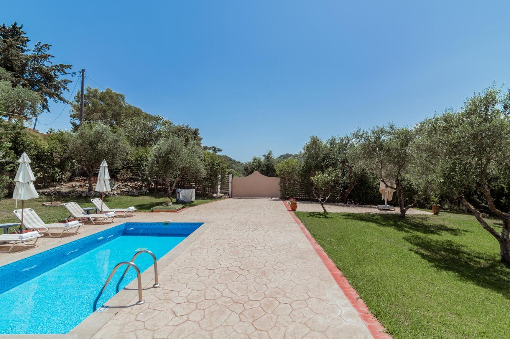 Planos Villa Luaran gambar